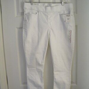 LEVI STRAUSS SIGNATURE WHITE TOTALLY SHAPING PULL-ON  SKINNY JEANS 16 M NWT $43